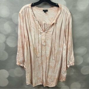 Torrid size 3 beige‎ peach tie-dye blouse with tie and cute ruffle detail